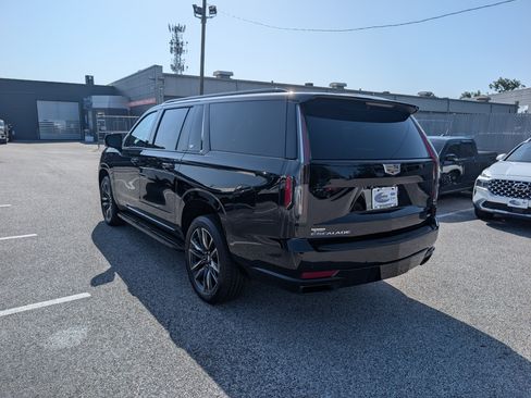 Used 2022 Cadillac Escalade ESV Sport AWD/4WD image 5