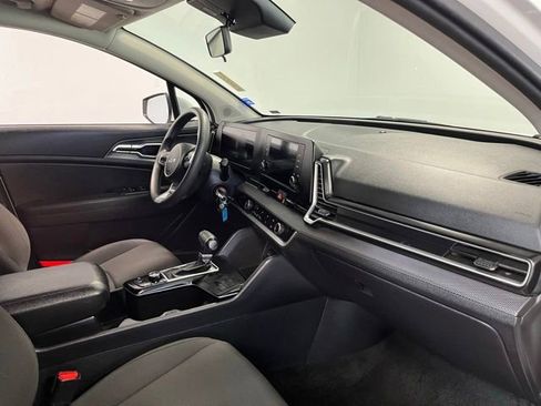 Used 2024 Kia Sportage LX FWD image 11