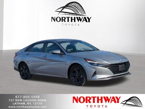 Used 2022 Hyundai Elantra SEL image 1