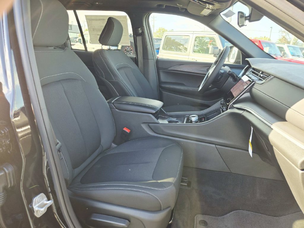 New 2027 Jeep Grand Cherokee Laredo X AWD/4WD image 16