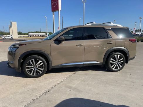 Certified 2024 Nissan Pathfinder Platinum w/ Cargo Package AWD/4WD image 4