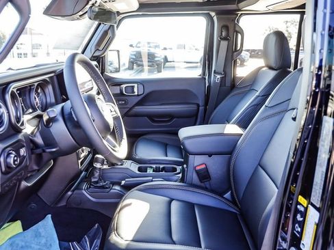 New 2026 Jeep Gladiator Sport AWD/4WD image 22