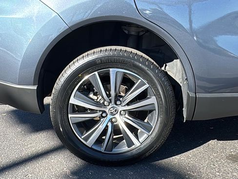 Used 2021 Toyota Venza LE w/ Carpet Mat Package (TMS) image 9