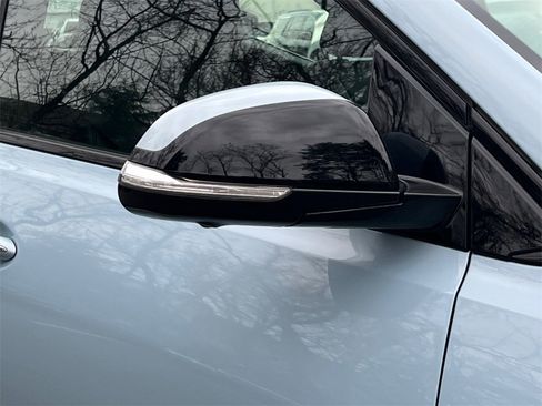 Used 2022 Chevrolet Bolt EUV Premier w/ Sun & Sound Package image 9