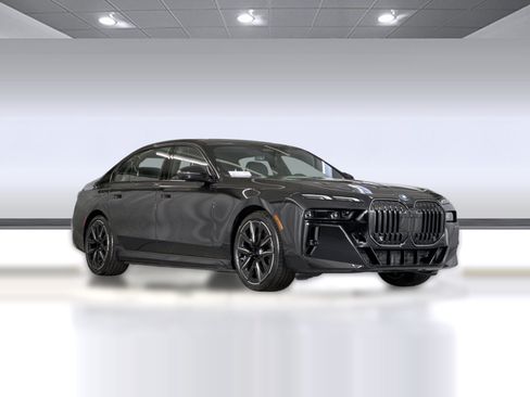 Used 2026 BMW i7 eDrive50 w/ M Sport Package RWD image 7