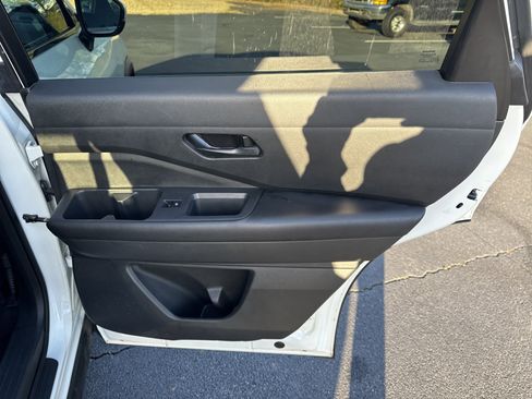 Used 2024 Nissan Pathfinder SV image 33