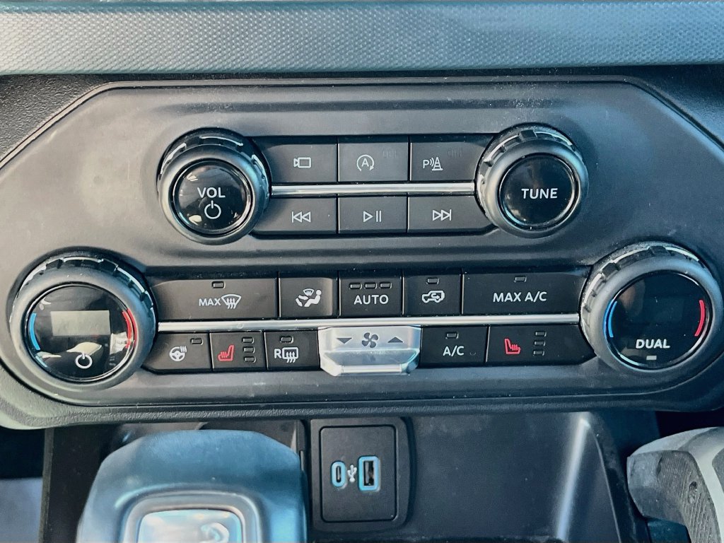 Used 2024 Ford Bronco Outer Banks AWD/4WD image 16