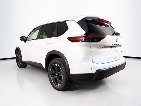Used 2024 Nissan Rogue SV FWD image 28