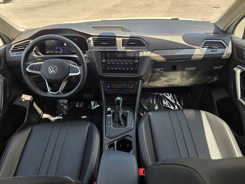 Used 2024 Volkswagen Tiguan SE FWD image 33