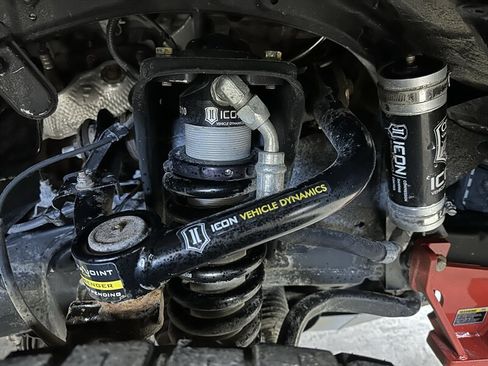 Used 2018 Toyota Tacoma TRD Off-Road AWD/4WD image 14