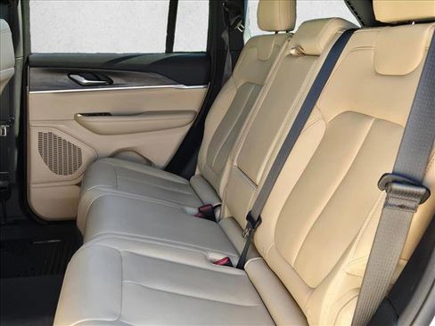 Used 2023 Jeep Grand Cherokee Limited image 19