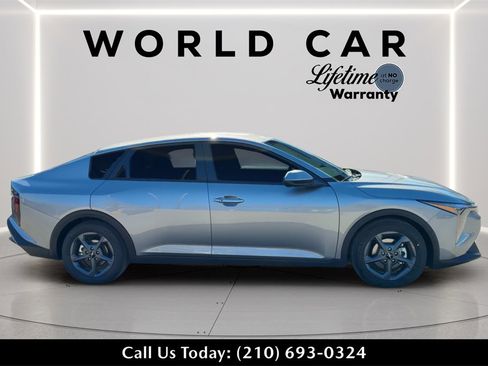 New 2026 Kia K4 LXS image 2