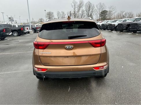 Used 2018 Kia Sportage LX w/ LX Popular Package image 6