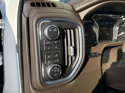 Used 2023 GMC Sierra 3500 Denali w/ Denali Ultimate Package image 17