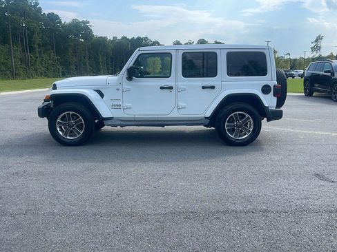 Used 2019 Jeep Wrangler Unlimited Sahara AWD/4WD image 4