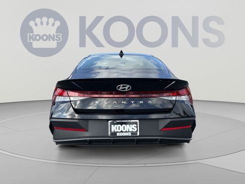 Used 2025 Hyundai Elantra Sport FWD image 5