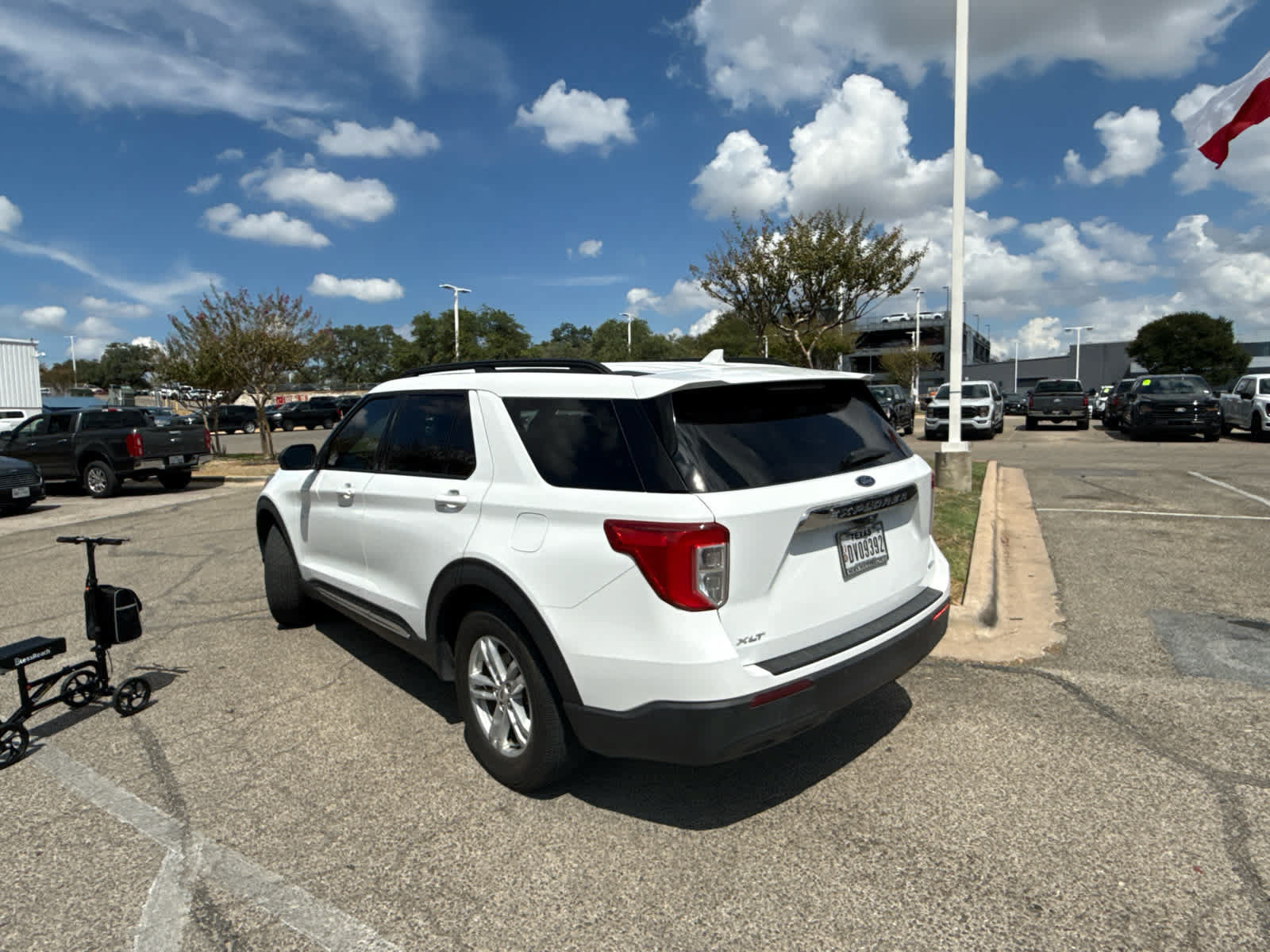 Used 2020 Ford Explorer XLT RWD image 3