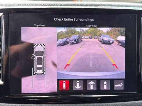 Certified 2024 Chrysler Pacifica Touring-L AWD/4WD image 20