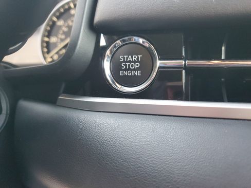 Used 2025 Mitsubishi Outlander SE image 25