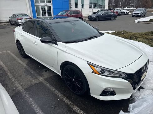 Used 2022 Nissan Altima 2.5 SR w/ Midnight Edition Package image 3
