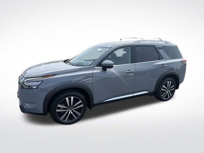 Used 2025 Nissan Pathfinder Platinum