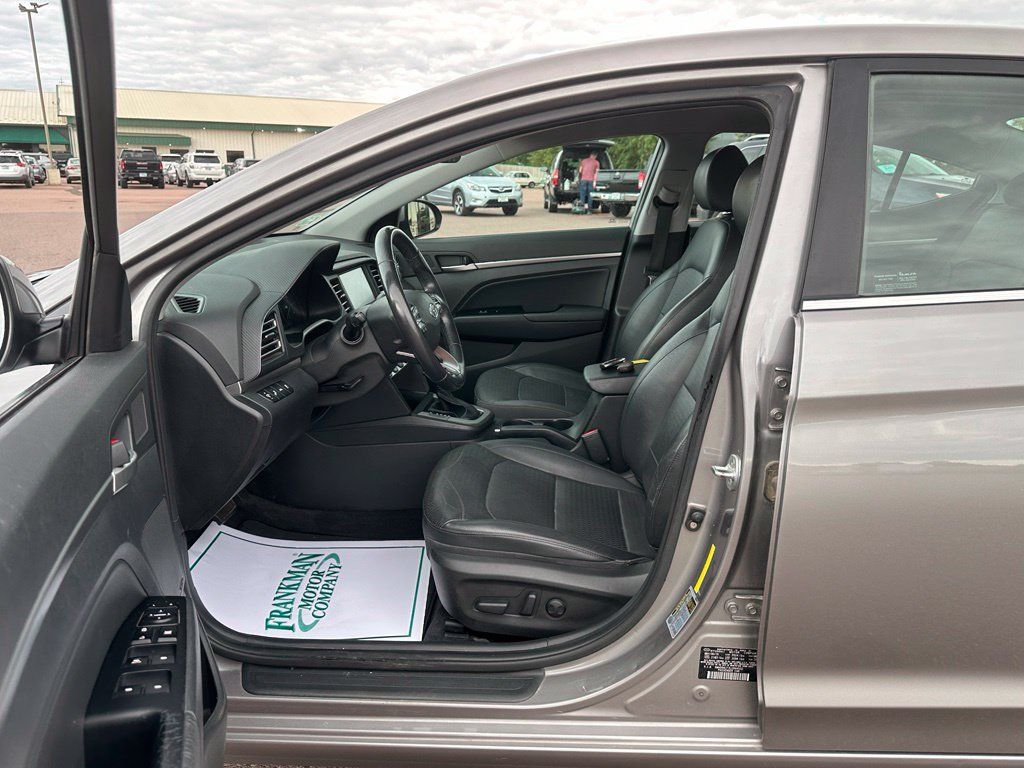 Used 2020 Hyundai Elantra Limited w/ Cargo Package (C1) FWD image 10