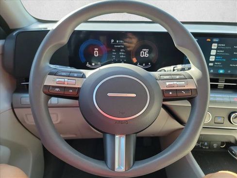 Used 2025 Hyundai Kona SE FWD image 18