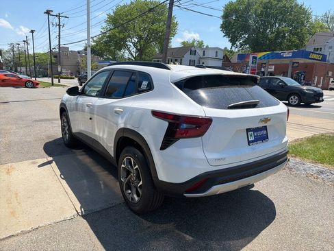 New 2026 Chevrolet Trax LT w/ LT Convenience Package FWD image 3