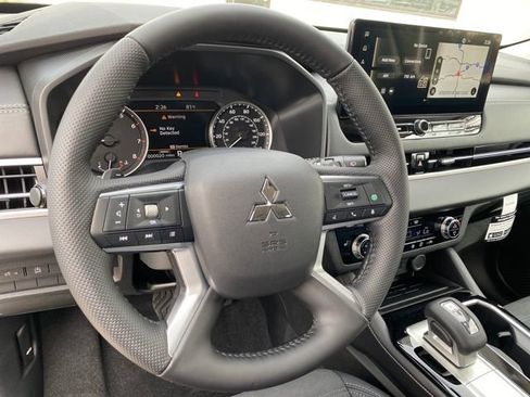 New 2026 Mitsubishi Outlander SE AWD/4WD image 13