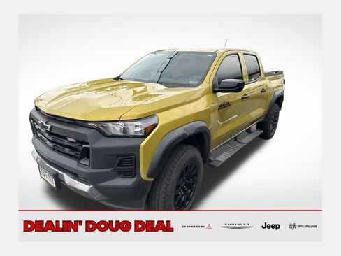 Used 2023 Chevrolet Colorado Trail Boss w/ Technology Package AWD/4WD image 1
