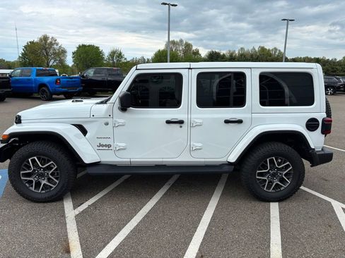 Used 2024 Jeep Wrangler Unlimited Sahara w/ Technology Group AWD/4WD image 6