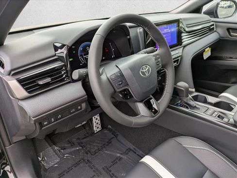 New 2025 Toyota Camry SE image 3
