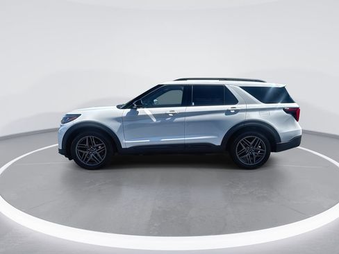 Used 2025 Ford Explorer ST AWD/4WD image 5