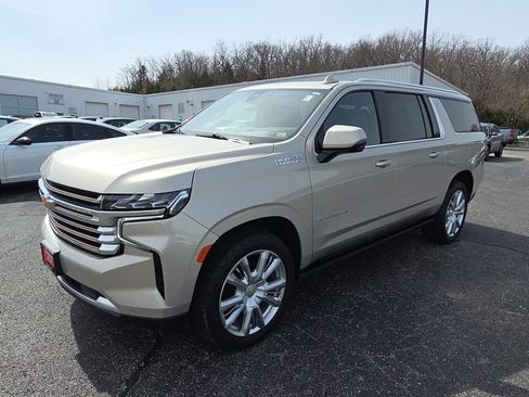 Used 2022 Chevrolet Suburban High Country image 4