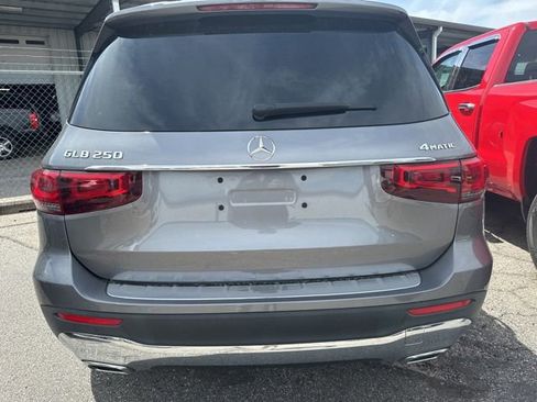 Used 2021 Mercedes-Benz GLB 250 4MATIC w/ Premium Package image 5