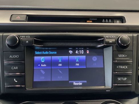 Used 2018 Toyota RAV4 LE image 19