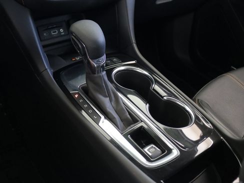 Used 2023 Chevrolet Equinox Premier FWD image 24