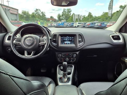 Used 2019 Jeep Compass Latitude w/ Cold Weather Group AWD/4WD image 9