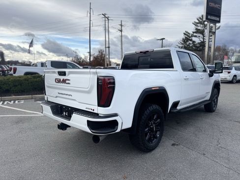 Used 2024 GMC Sierra 2500 AT4 w/ AT4 Premium Plus Package image 6