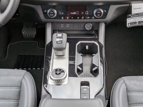 New 2026 Mitsubishi Outlander LE FWD image 17