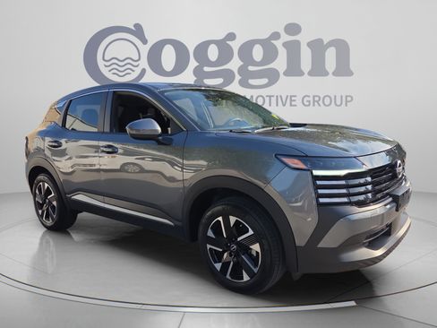 Used 2025 Nissan Kicks SV AWD/4WD image 7