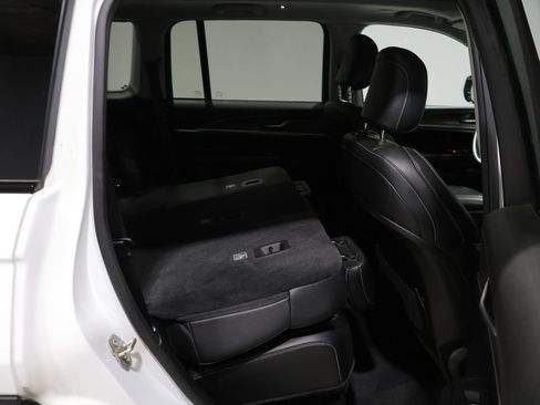 Used 2023 Jeep Grand Cherokee Limited w/ Black Appearance Package image 20