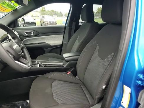 Used 2023 Jeep Compass Sport image 10