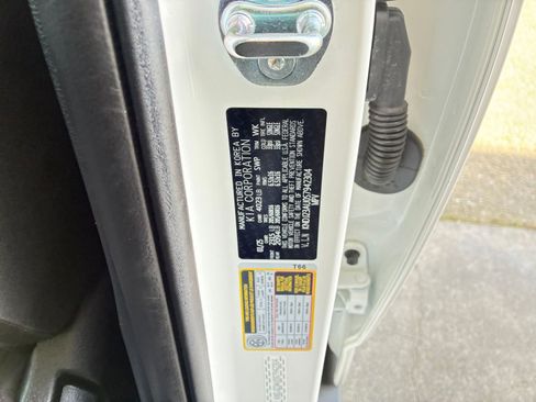Used 2025 Kia Soul LX w/ LX Technology Package FWD image 28