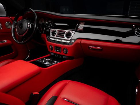 Used 2017 Rolls-Royce Dawn RWD image 64