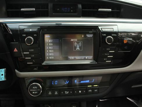 Used 2015 Toyota Corolla LE FWD image 32