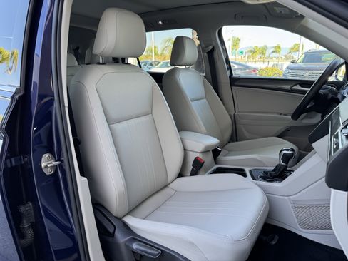 Used 2023 Volkswagen Tiguan SE w/ Panoramic Sunroof Package FWD image 31