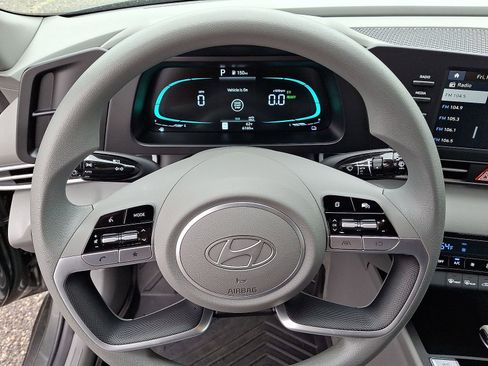 Used 2025 Hyundai Elantra Hybrid FWD image 22