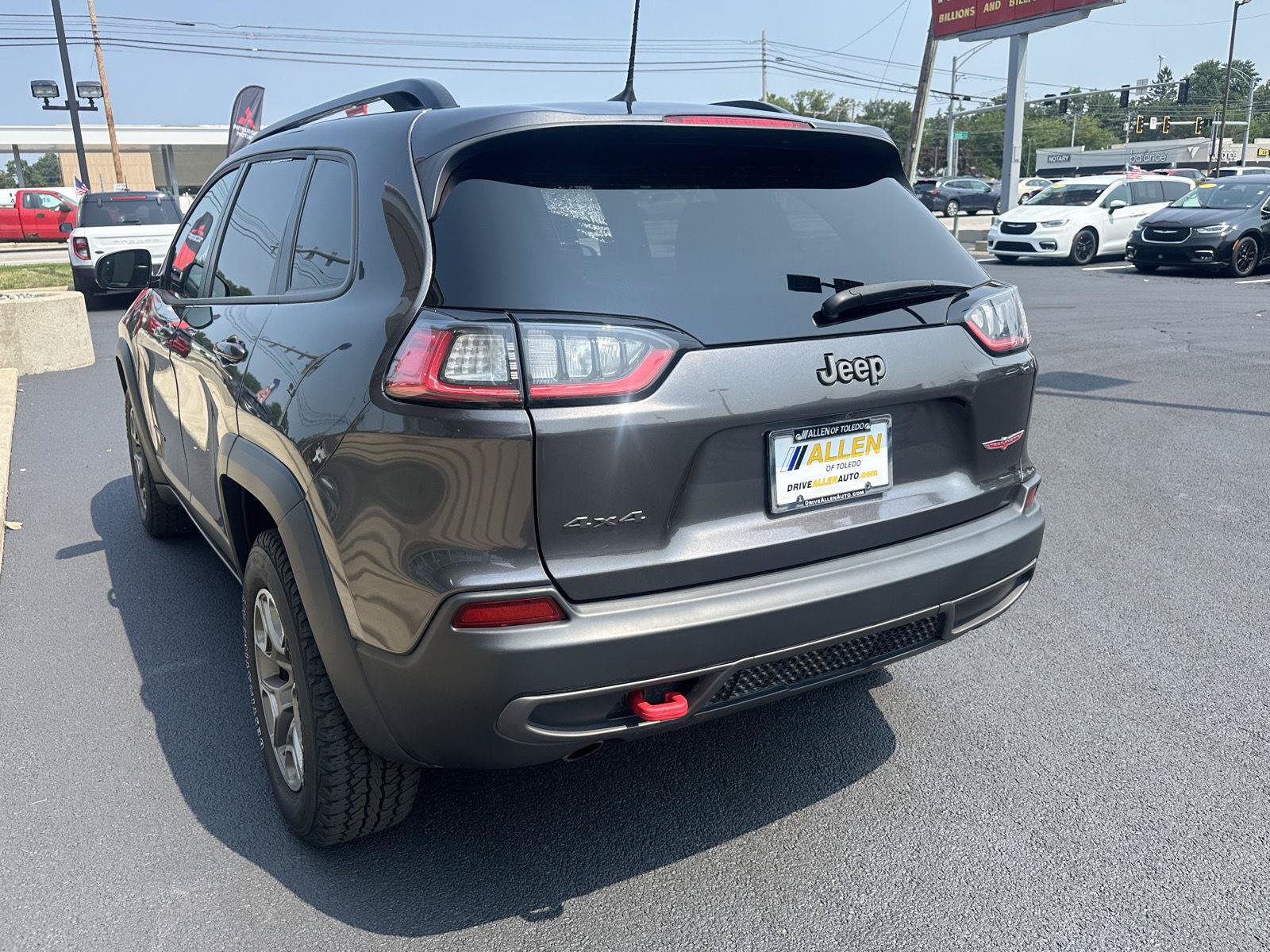 Used 2022 Jeep Cherokee Trailhawk AWD/4WD image 8
