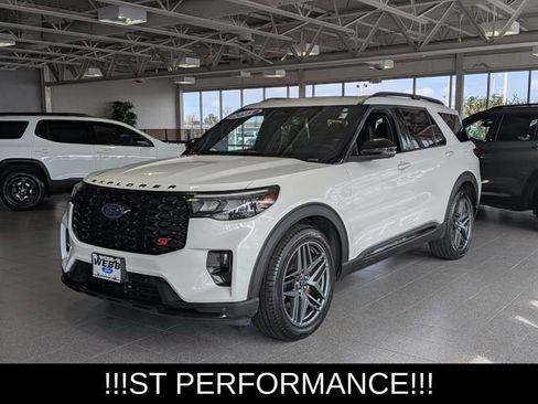 Used 2025 Ford Explorer ST image 4